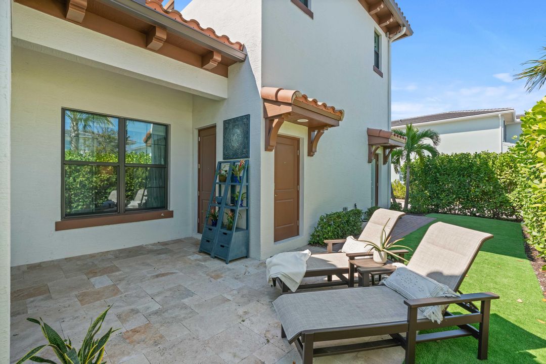 For Sale: $1,350,000 (3 beds, 3 baths, 2675 Square Feet)