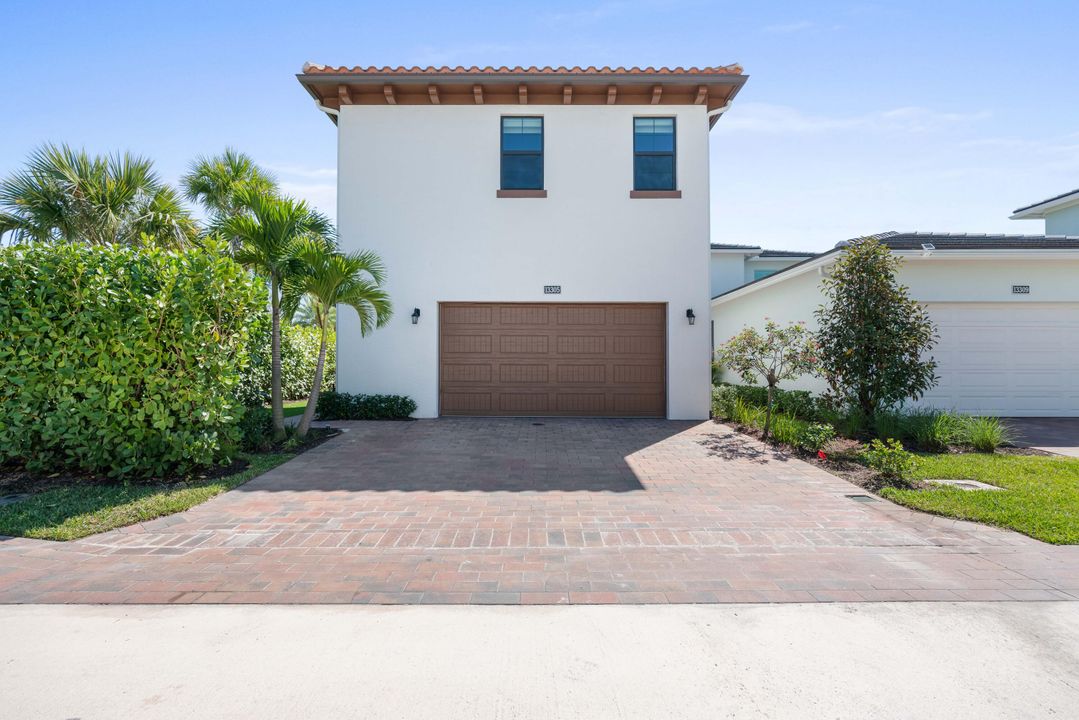 For Sale: $1,350,000 (3 beds, 3 baths, 2675 Square Feet)