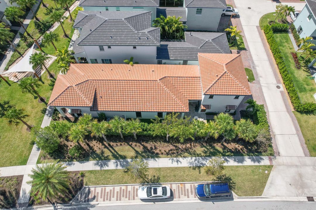 For Sale: $1,350,000 (3 beds, 3 baths, 2675 Square Feet)