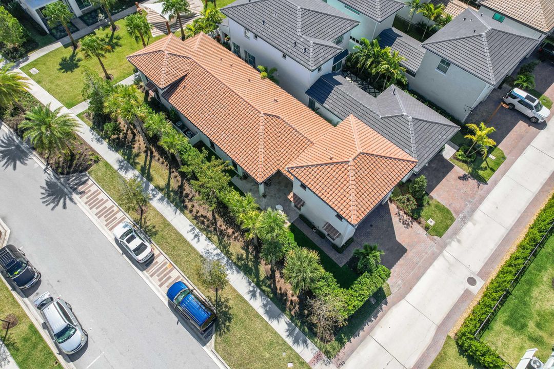 For Sale: $1,350,000 (3 beds, 3 baths, 2675 Square Feet)