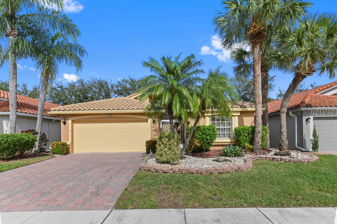 For Sale: $409,900 (3 beds, 2 baths, 1736 Square Feet)