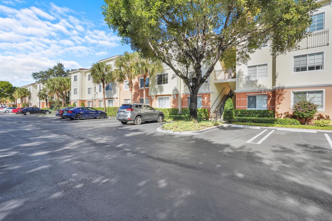 For Sale: $289,999 (2 beds, 2 baths, 1258 Square Feet)