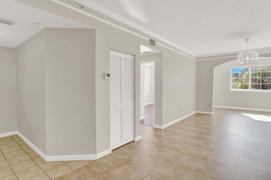 For Sale: $289,999 (2 beds, 2 baths, 1258 Square Feet)