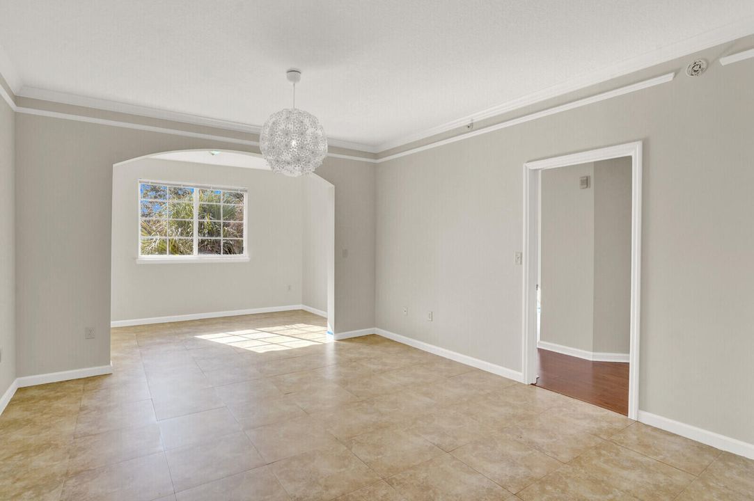 For Sale: $289,999 (2 beds, 2 baths, 1258 Square Feet)