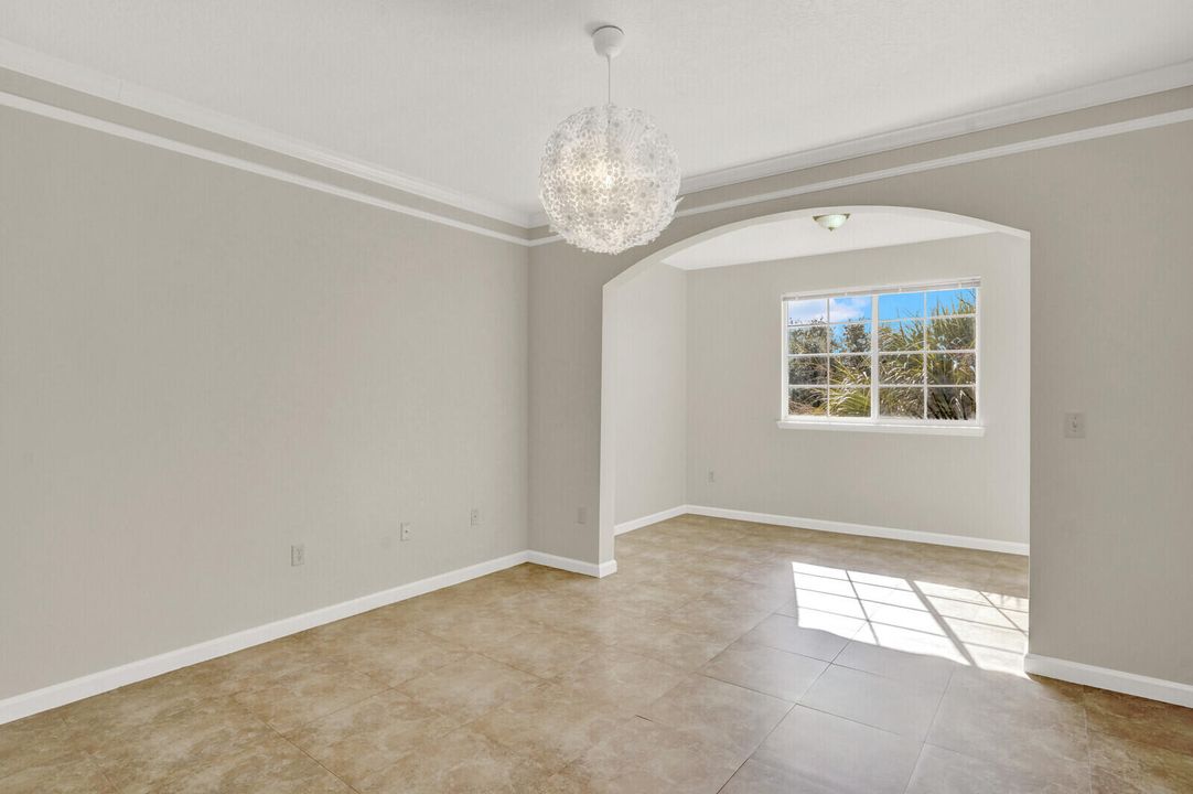 For Sale: $289,999 (2 beds, 2 baths, 1258 Square Feet)