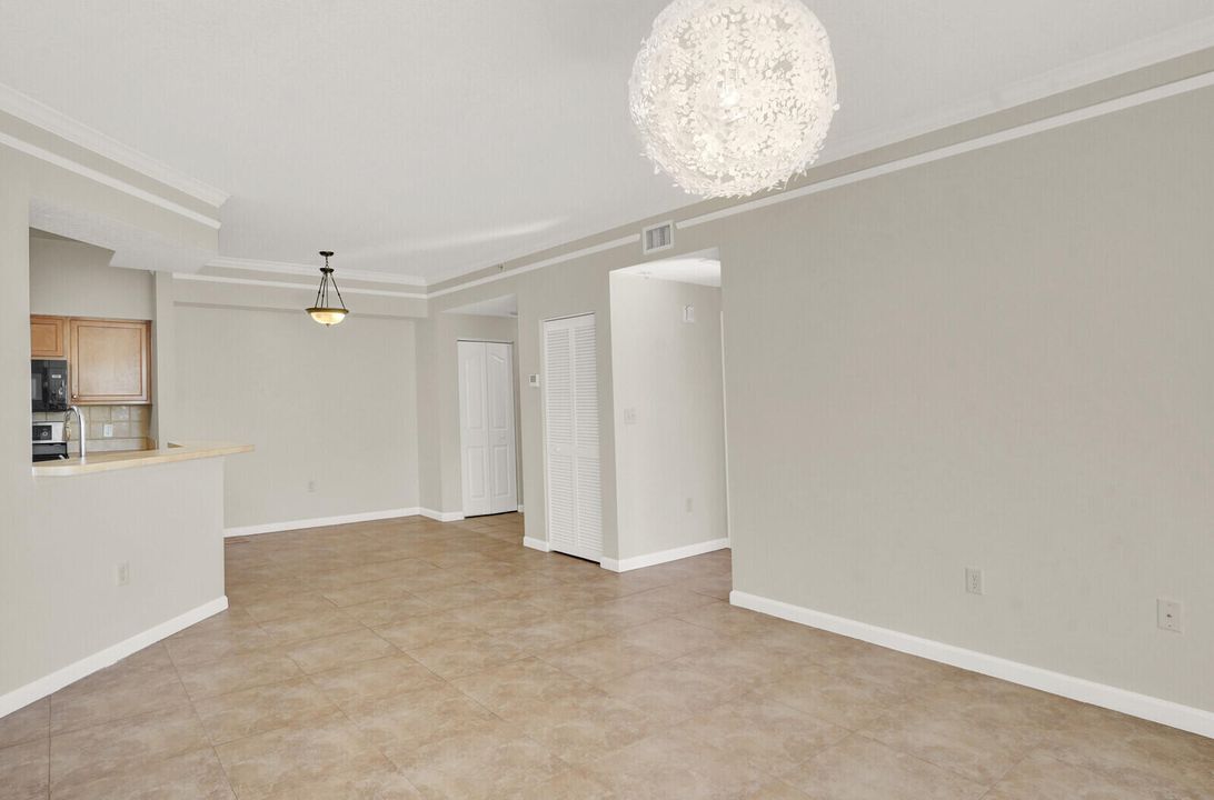 For Sale: $289,999 (2 beds, 2 baths, 1258 Square Feet)