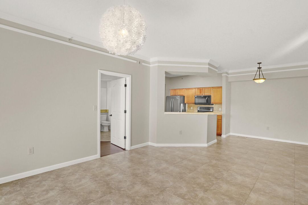 For Sale: $289,999 (2 beds, 2 baths, 1258 Square Feet)