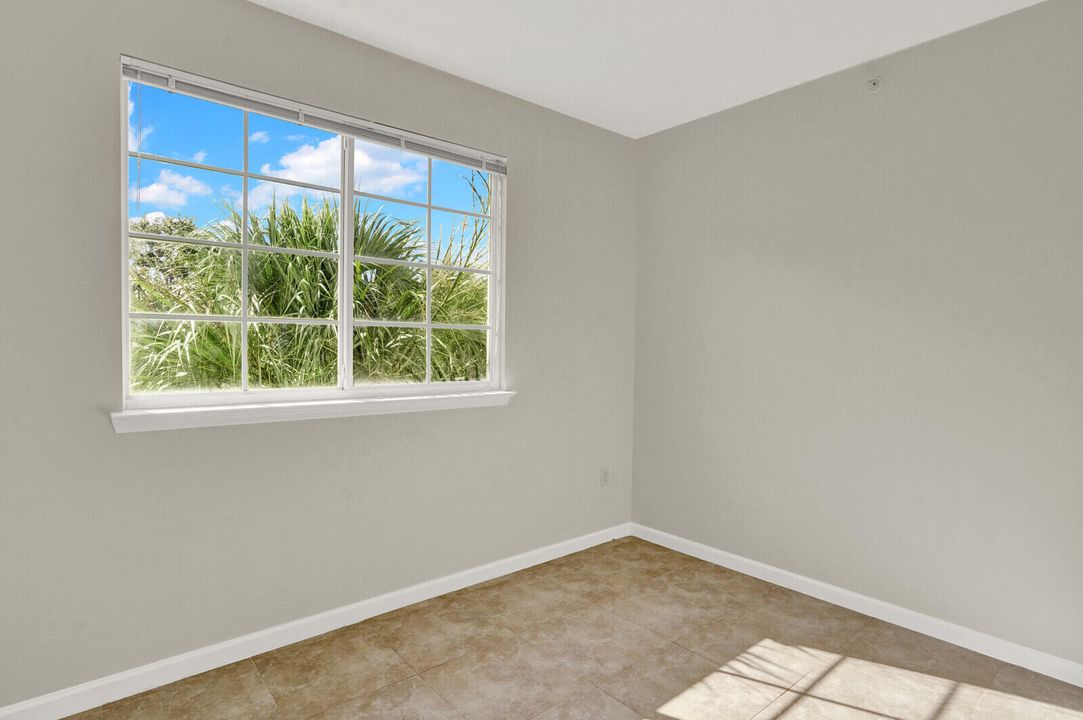 For Sale: $289,999 (2 beds, 2 baths, 1258 Square Feet)