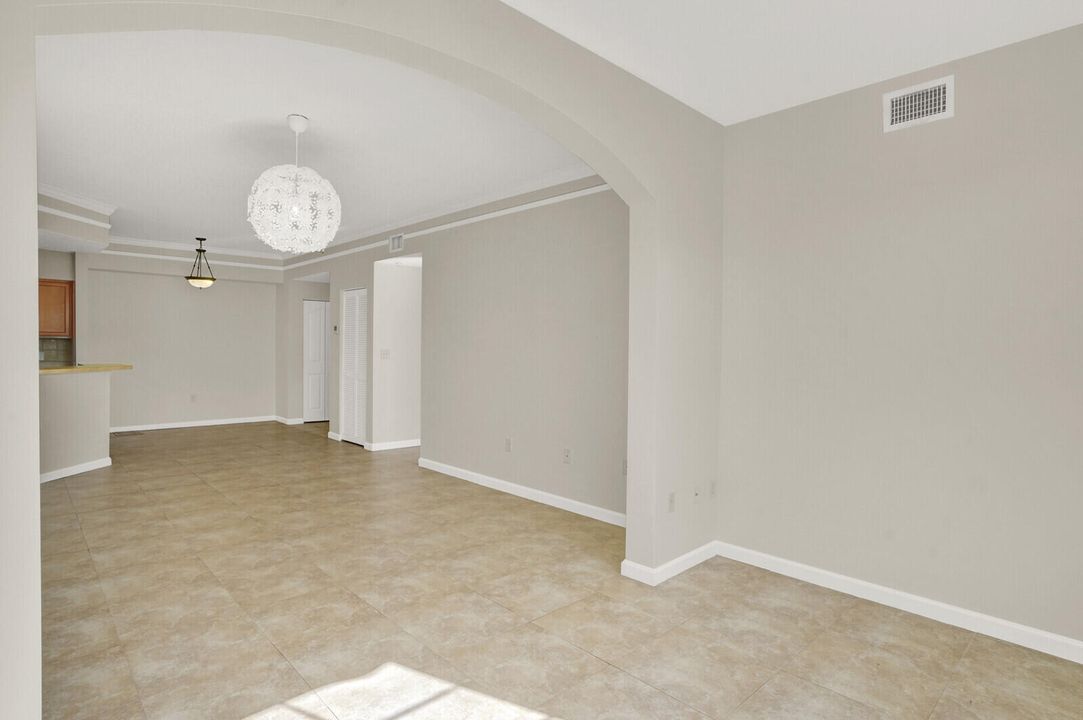 For Sale: $289,999 (2 beds, 2 baths, 1258 Square Feet)