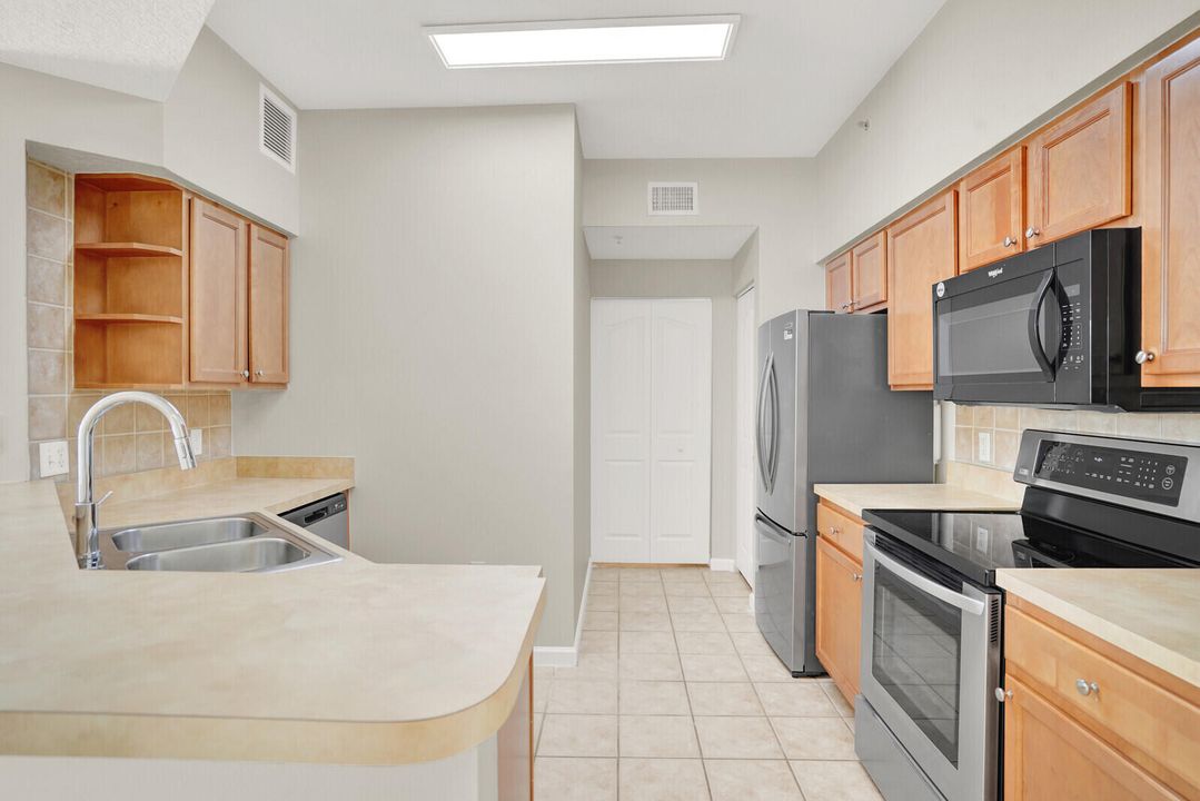 For Sale: $289,999 (2 beds, 2 baths, 1258 Square Feet)