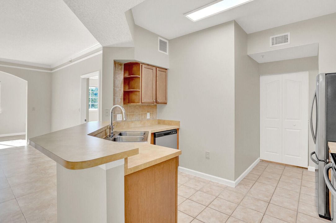 For Sale: $289,999 (2 beds, 2 baths, 1258 Square Feet)