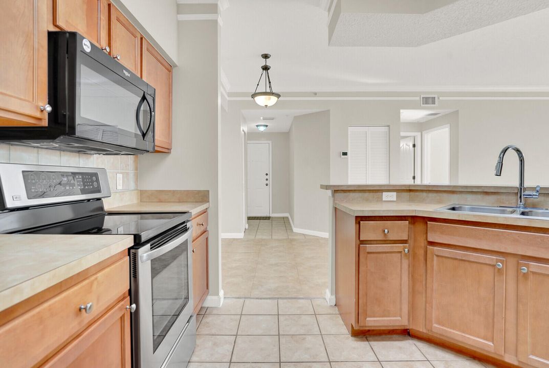 For Sale: $289,999 (2 beds, 2 baths, 1258 Square Feet)