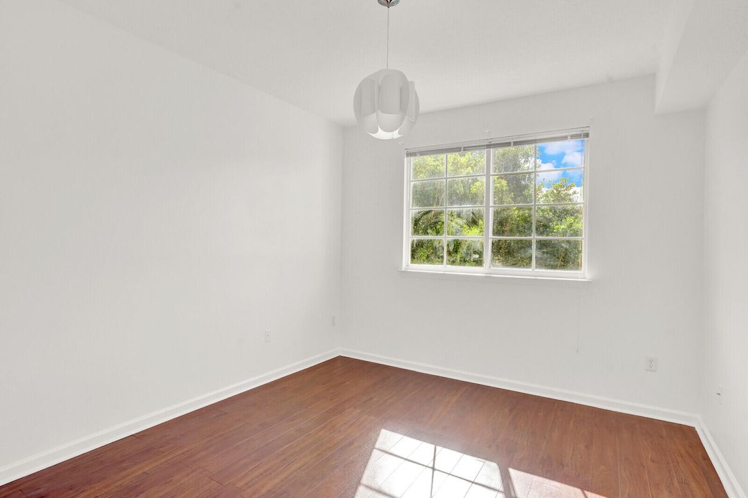 For Sale: $289,999 (2 beds, 2 baths, 1258 Square Feet)