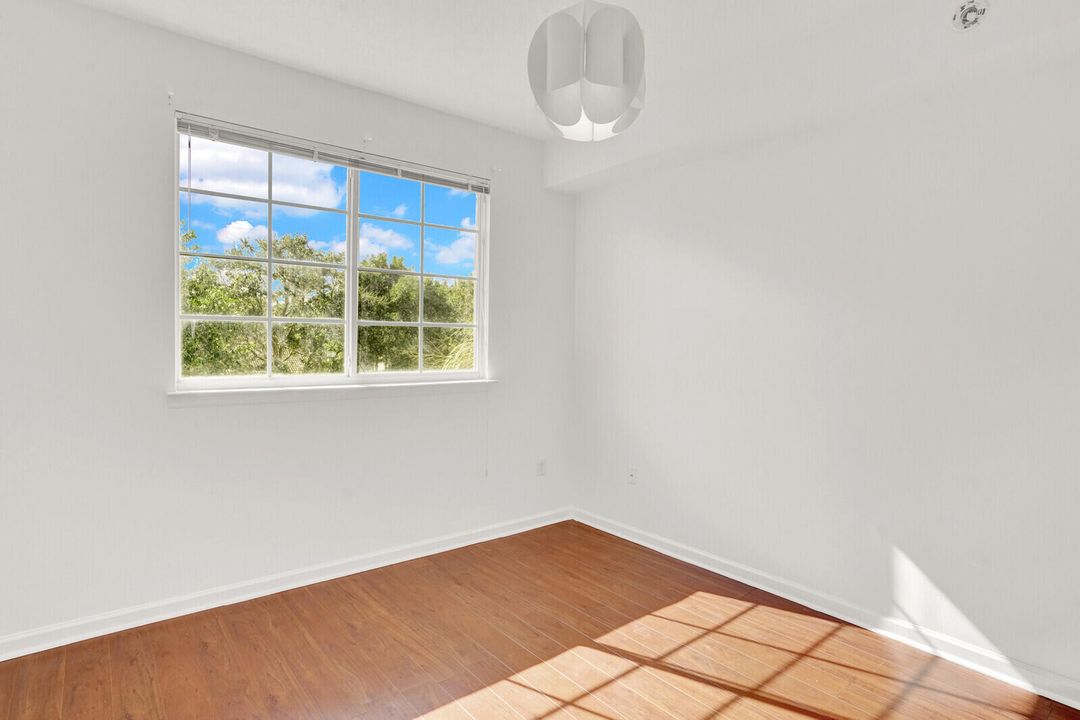 For Sale: $289,999 (2 beds, 2 baths, 1258 Square Feet)