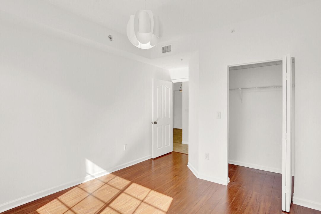 For Sale: $289,999 (2 beds, 2 baths, 1258 Square Feet)