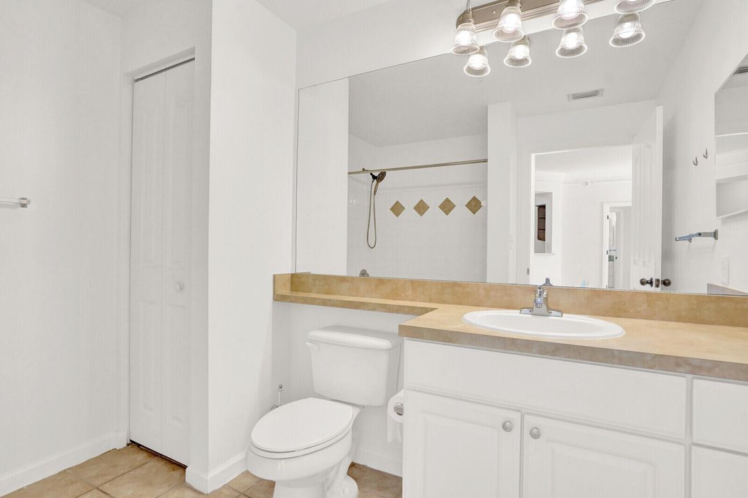 For Sale: $289,999 (2 beds, 2 baths, 1258 Square Feet)