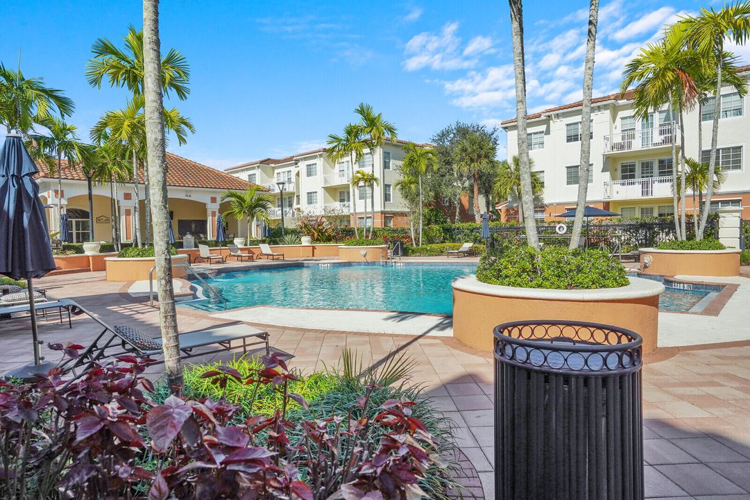 For Sale: $289,999 (2 beds, 2 baths, 1258 Square Feet)