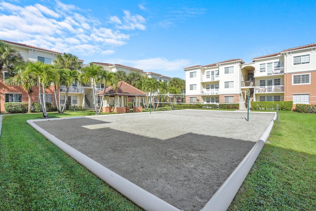 For Sale: $289,999 (2 beds, 2 baths, 1258 Square Feet)