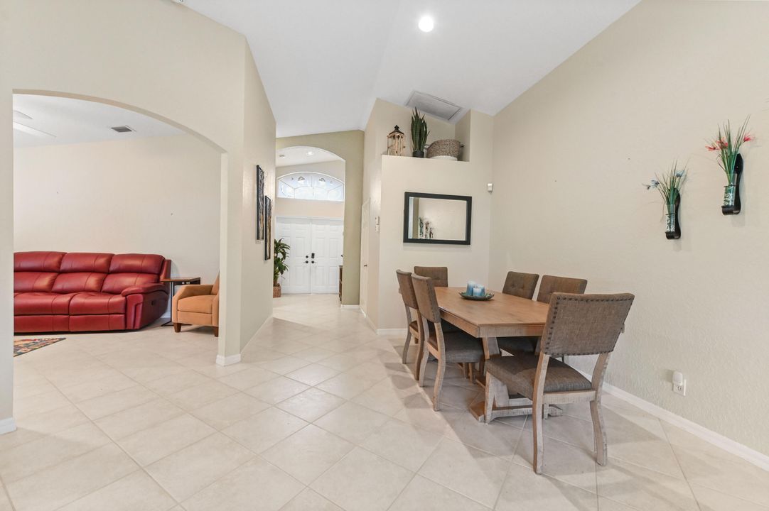 For Sale: $409,900 (3 beds, 2 baths, 1736 Square Feet)