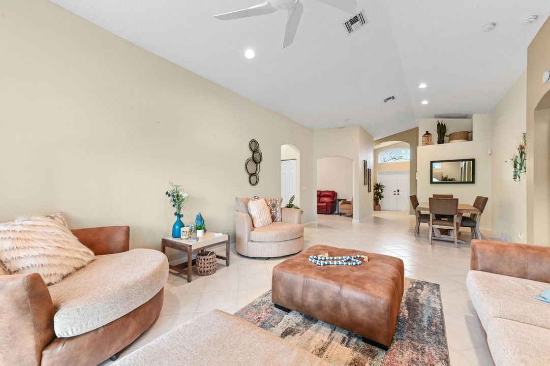 For Sale: $409,900 (3 beds, 2 baths, 1736 Square Feet)