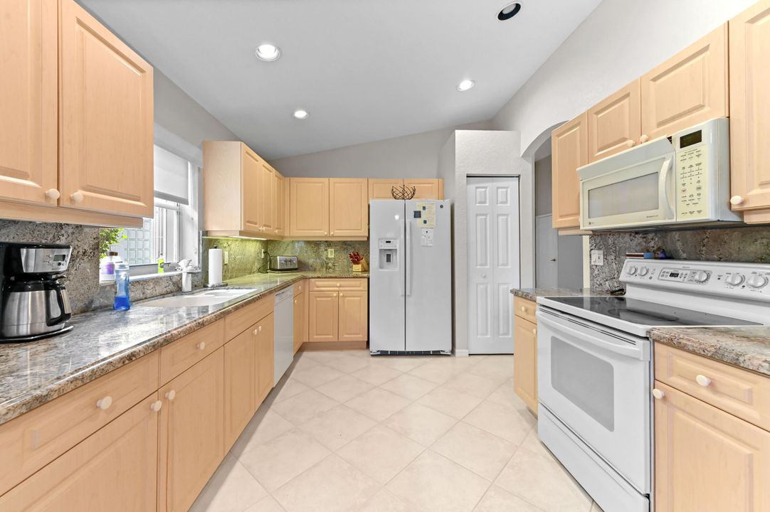For Sale: $409,900 (3 beds, 2 baths, 1736 Square Feet)