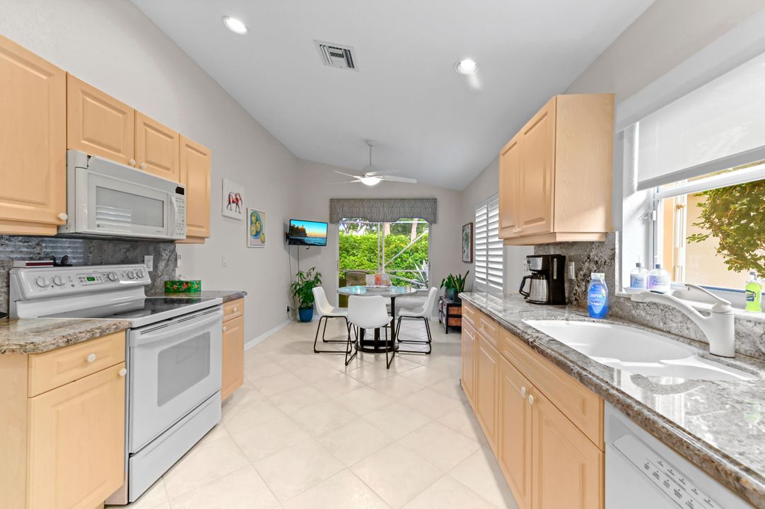 For Sale: $409,900 (3 beds, 2 baths, 1736 Square Feet)