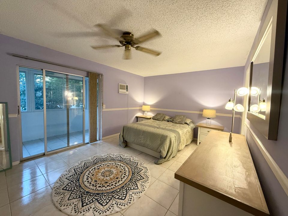 For Rent: $1,300 (1 beds, 1 baths, 700 Square Feet)