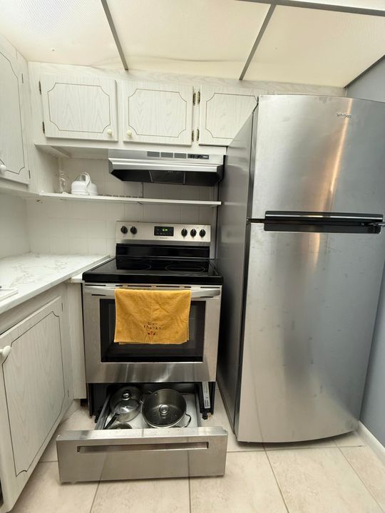 For Rent: $1,300 (1 beds, 1 baths, 700 Square Feet)