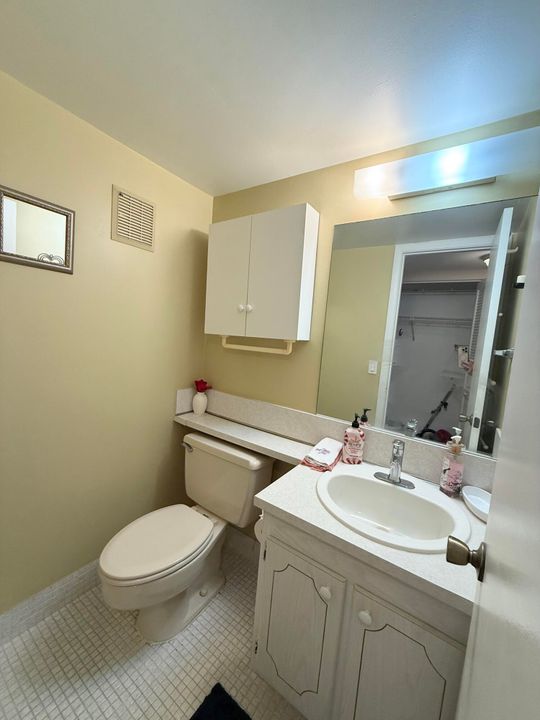 For Rent: $1,300 (1 beds, 1 baths, 700 Square Feet)