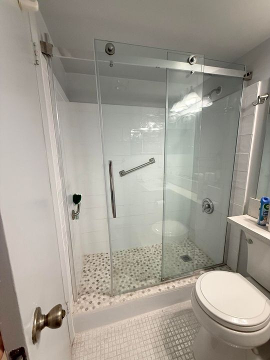 For Rent: $1,300 (1 beds, 1 baths, 700 Square Feet)