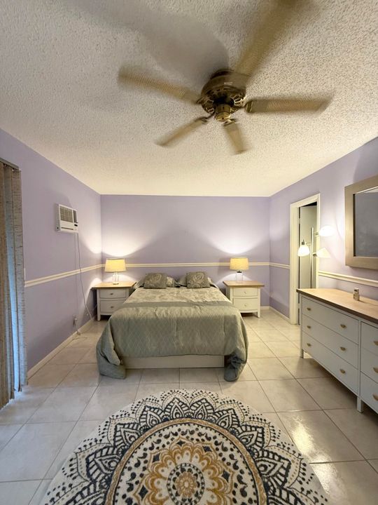 For Rent: $1,300 (1 beds, 1 baths, 700 Square Feet)