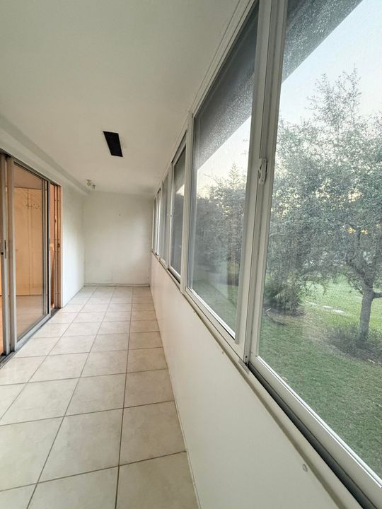 For Rent: $1,300 (1 beds, 1 baths, 700 Square Feet)