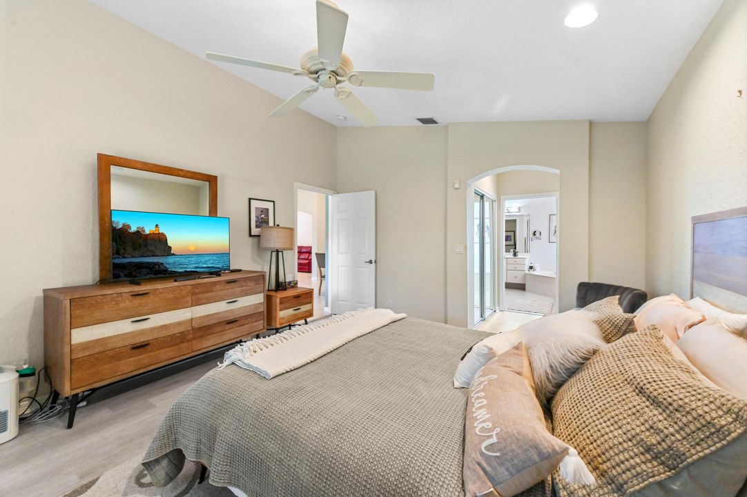 For Sale: $409,900 (3 beds, 2 baths, 1736 Square Feet)