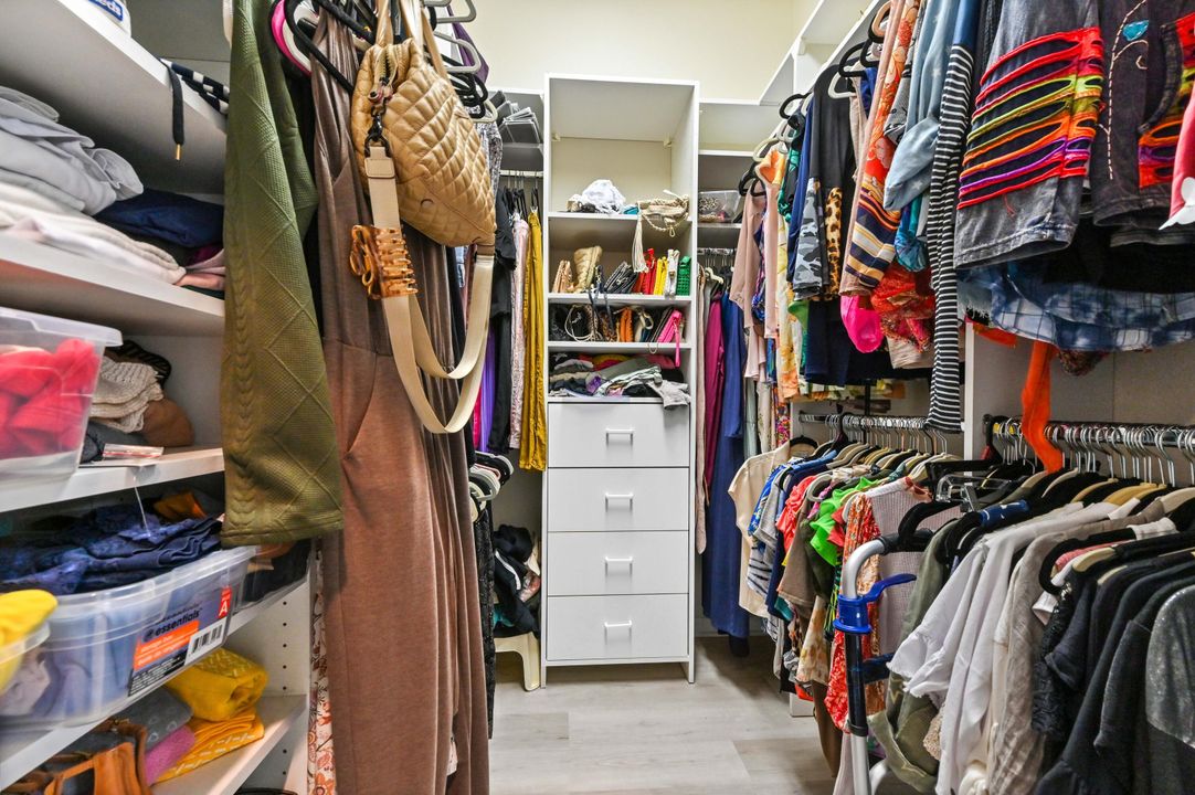 For Sale: $409,900 (3 beds, 2 baths, 1736 Square Feet)