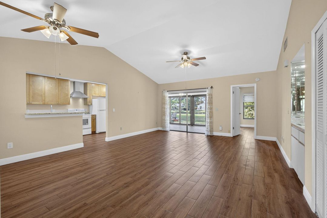 For Sale: $296,000 (2 beds, 2 baths, 1295 Square Feet)