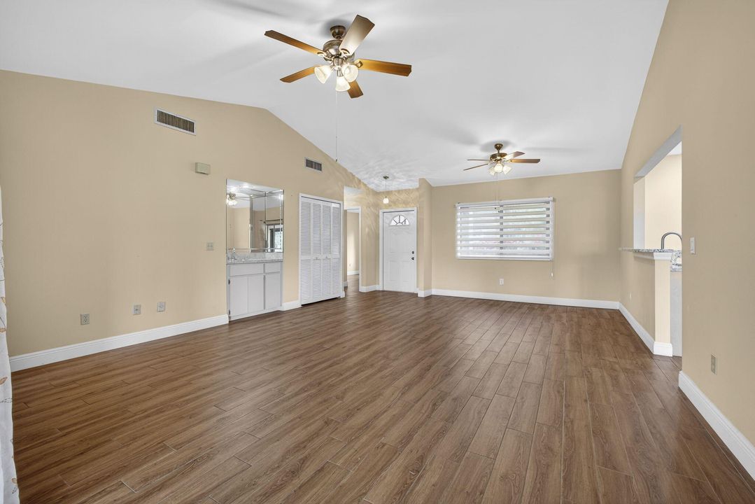 For Sale: $296,000 (2 beds, 2 baths, 1295 Square Feet)