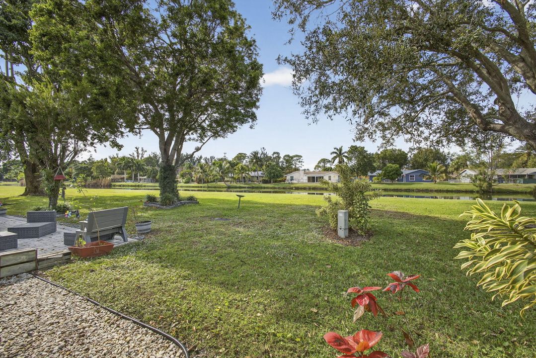 For Sale: $296,000 (2 beds, 2 baths, 1295 Square Feet)