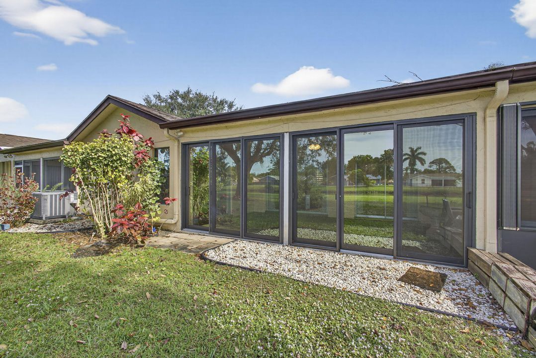 For Sale: $296,000 (2 beds, 2 baths, 1295 Square Feet)