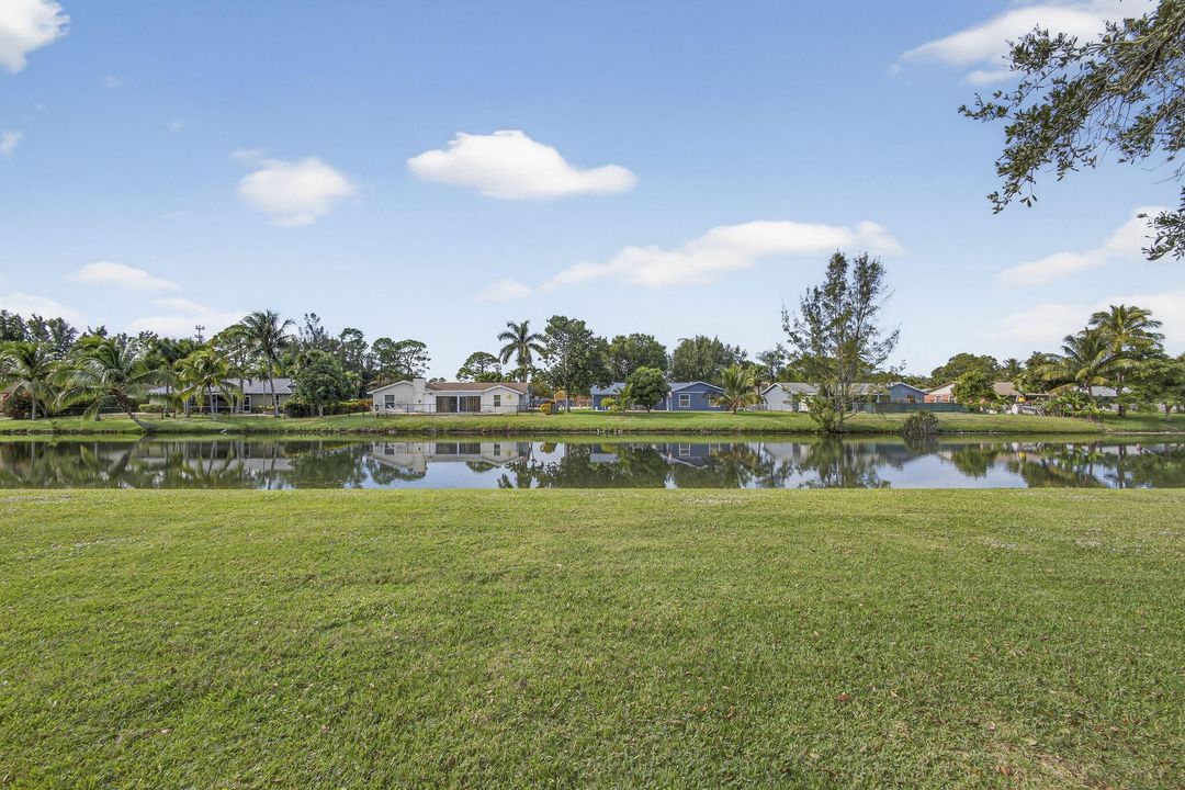 For Sale: $296,000 (2 beds, 2 baths, 1295 Square Feet)