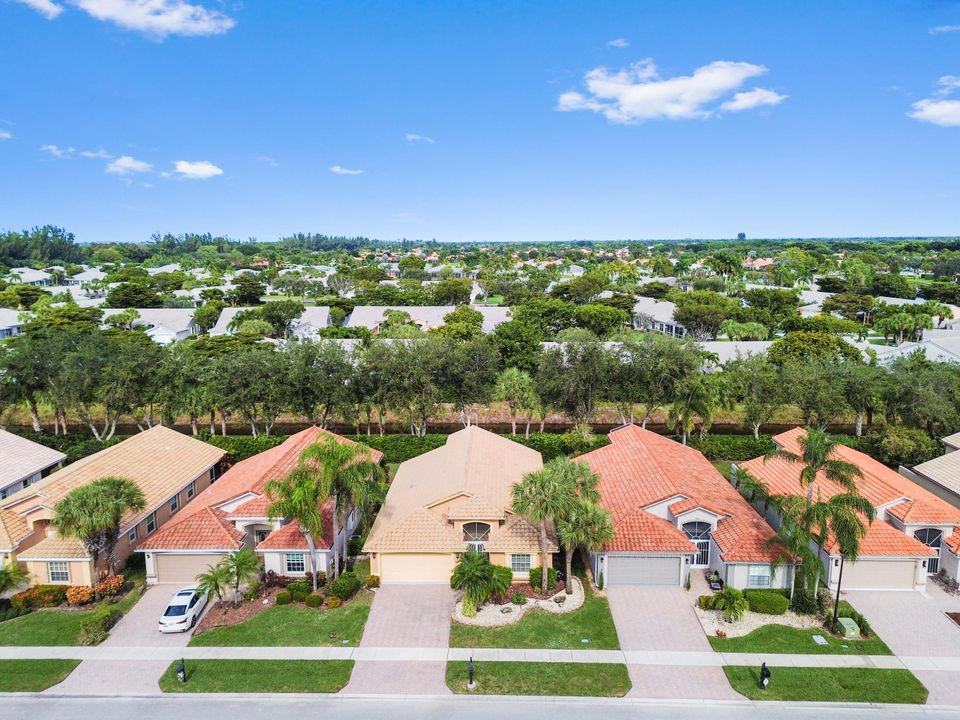 For Sale: $409,900 (3 beds, 2 baths, 1736 Square Feet)