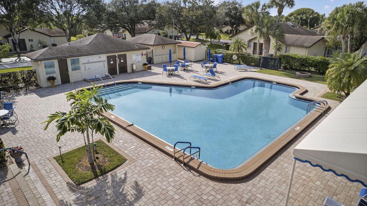 For Sale: $296,000 (2 beds, 2 baths, 1295 Square Feet)