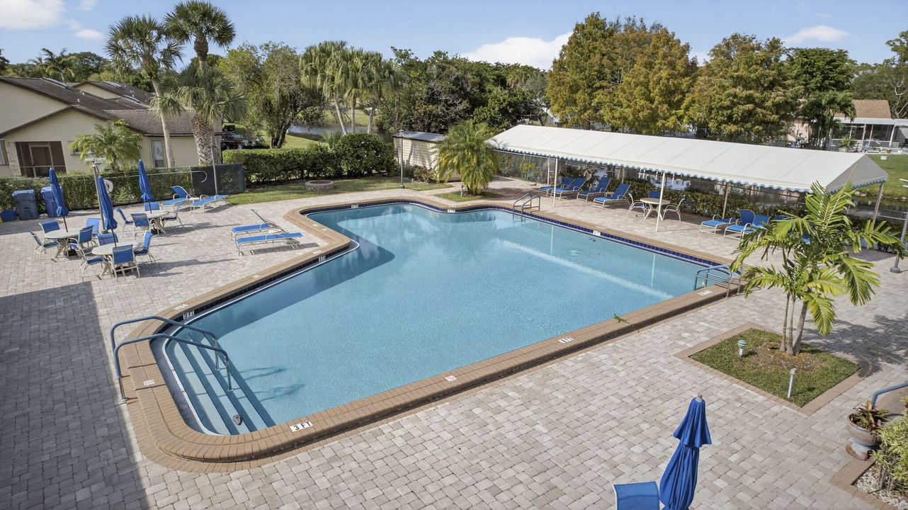 For Sale: $296,000 (2 beds, 2 baths, 1295 Square Feet)