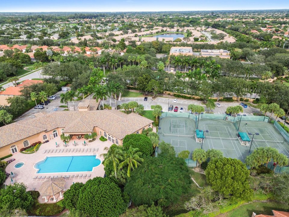 For Sale: $409,900 (3 beds, 2 baths, 1736 Square Feet)