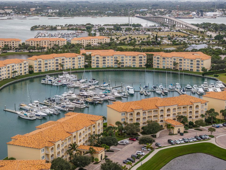 For Sale: $475,000 (2 beds, 2 baths, 1989 Square Feet)