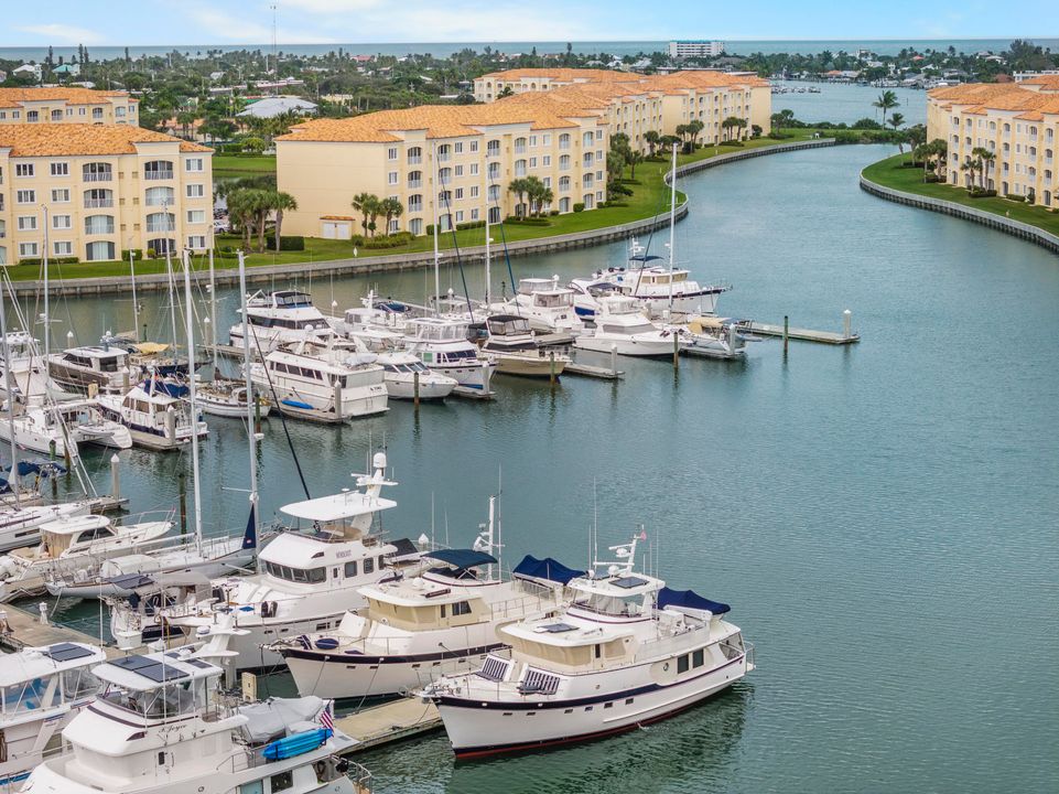 For Sale: $475,000 (2 beds, 2 baths, 1989 Square Feet)