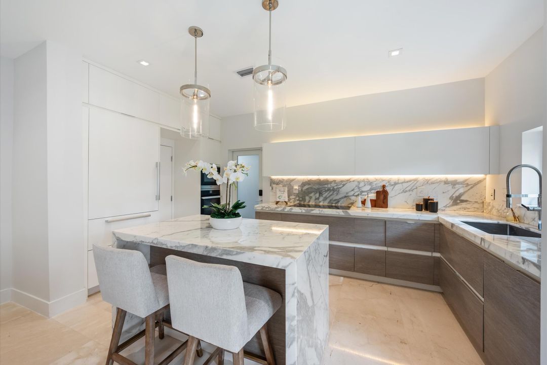 待售: $2,310,000 (4 贝兹, 3 浴室, 2202 平方英尺)