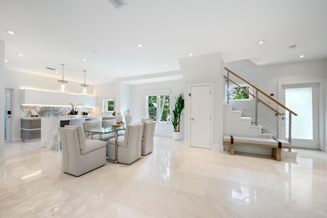 待售: $2,310,000 (4 贝兹, 3 浴室, 2202 平方英尺)