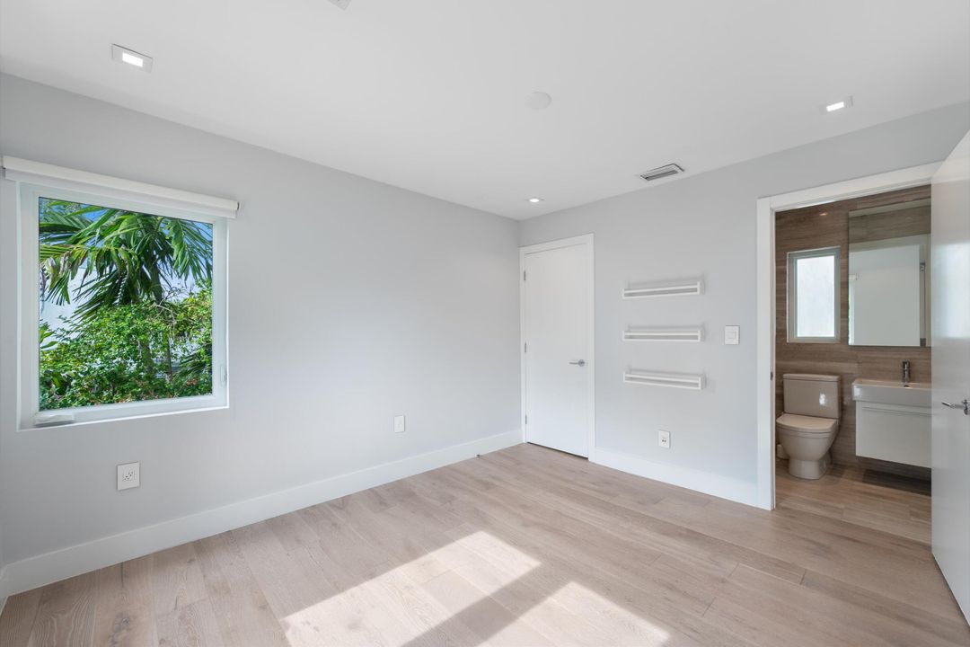 待售: $2,310,000 (4 贝兹, 3 浴室, 2202 平方英尺)