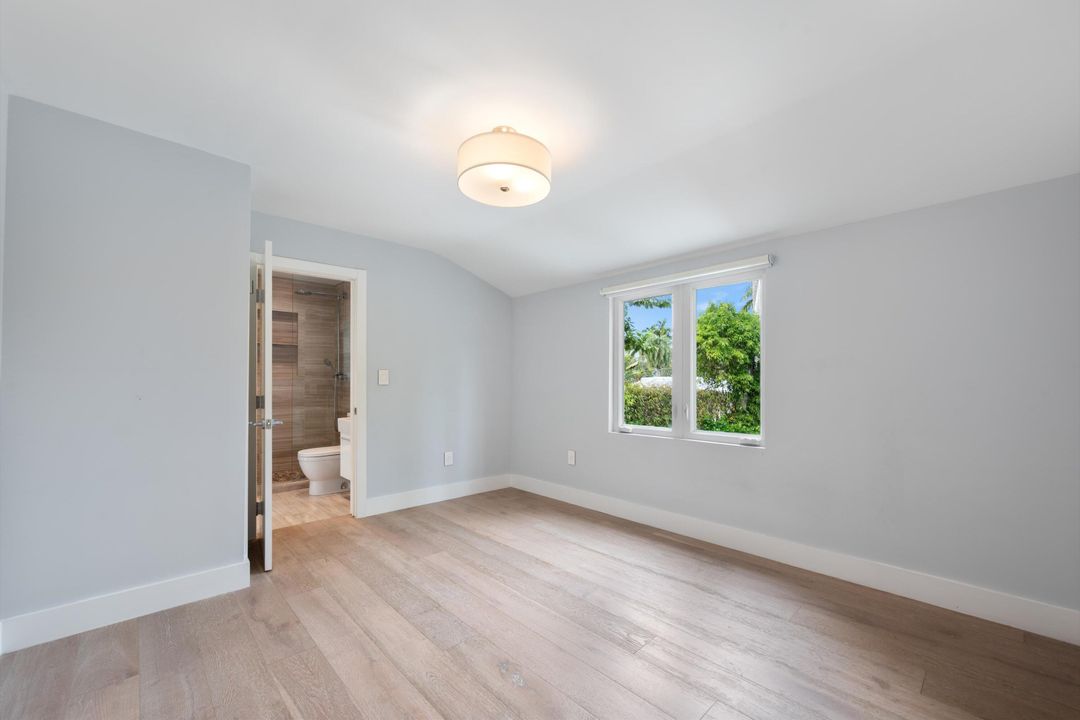 待售: $2,310,000 (4 贝兹, 3 浴室, 2202 平方英尺)