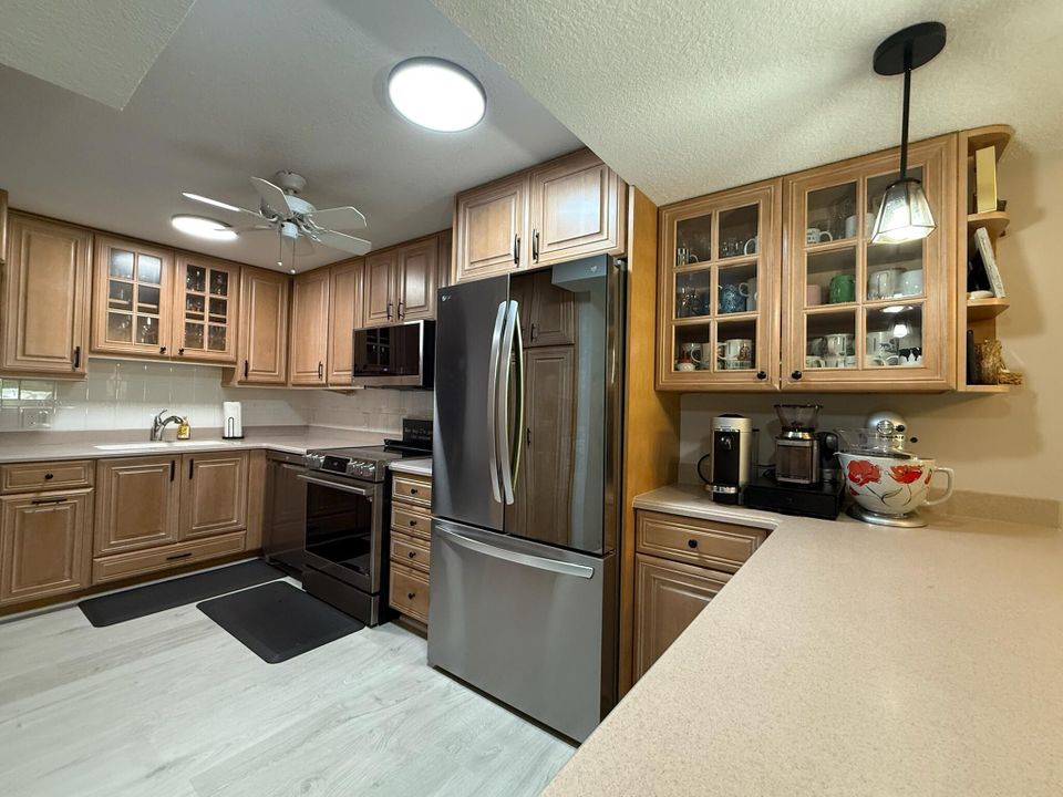 For Rent: $5,500 (3 beds, 2 baths, 1624 Square Feet)